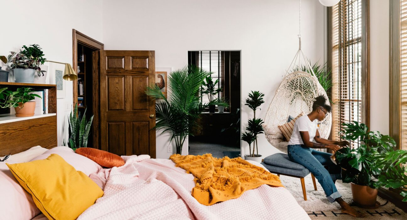 15 Best Bedroom Plants-That Thrive in American Homes!